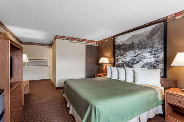  - Super 8 Motel Downtown Lake George