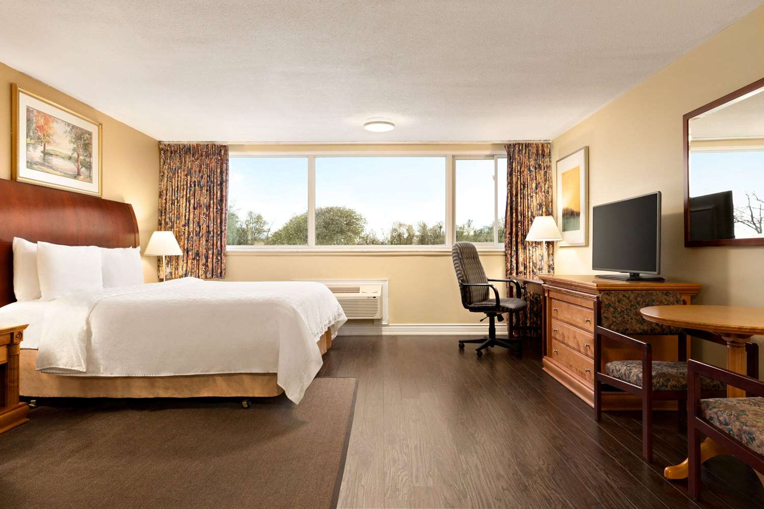 Travelodge Richmond Hill, ON See Discounts