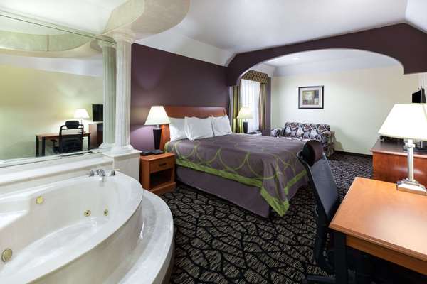 Suite - Super 8 Motel Fairfield - I-45, Exit 197