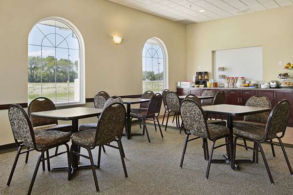 Restaurant - Days Inn Suites Winkler