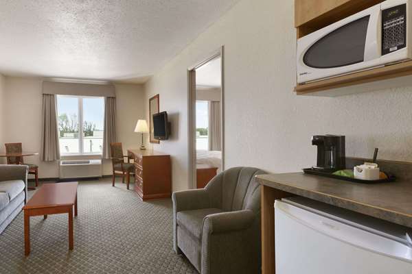  - Days Inn Suites Winkler