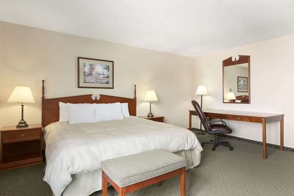  - Days Inn Suites Winkler