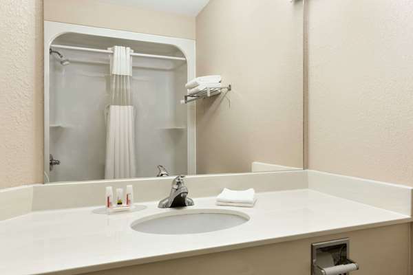  - Days Inn Suites Winkler