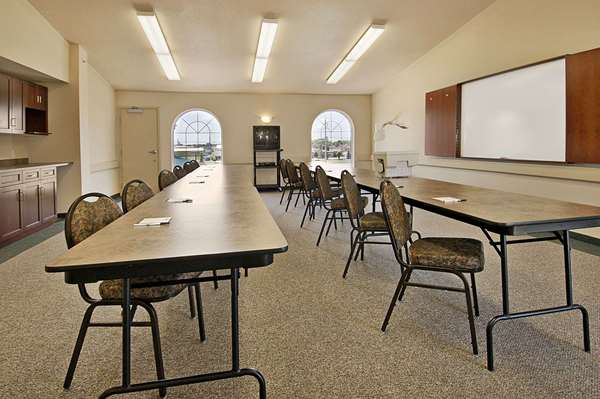  - Days Inn Suites Winkler