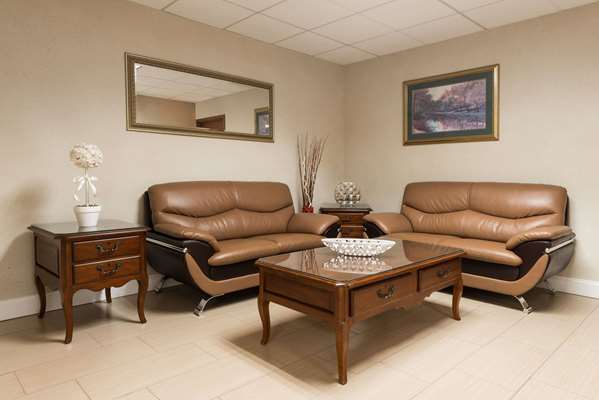  - Super 8 Hotel St Charles - I-70, Exit 225