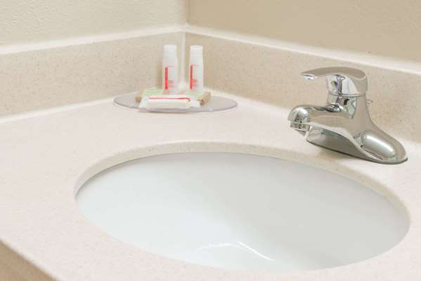  - Super 8 Hotel St Charles - I-70, Exit 225