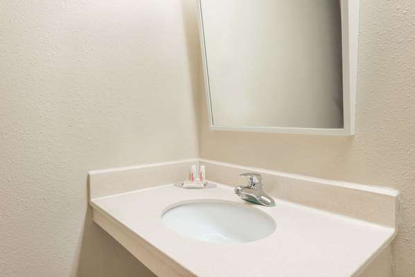  - Super 8 Hotel St Charles - I-70, Exit 225