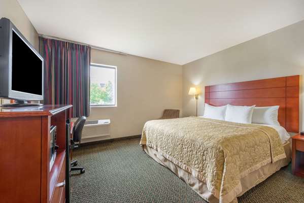  - Super 8 Hotel St Charles - I-70, Exit 225
