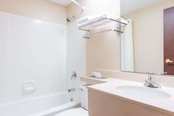  - Super 8 Hotel St Charles - I-70, Exit 225