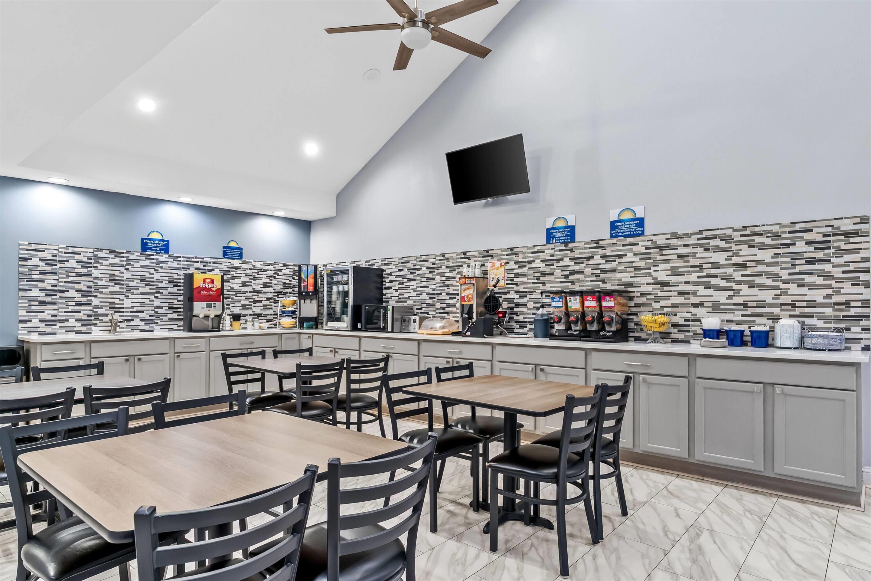 Breakfast Area | Days Inn by Wyndham Simpsonville