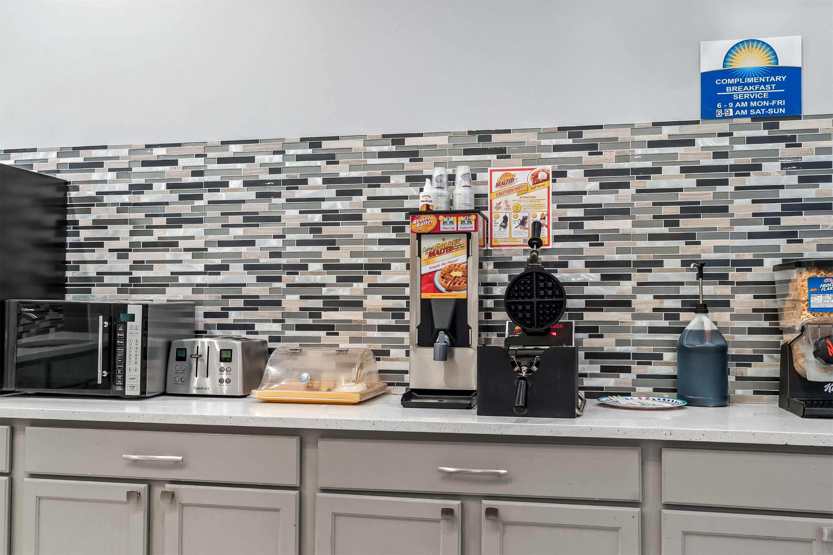 Breakfast Area | Days Inn by Wyndham Simpsonville