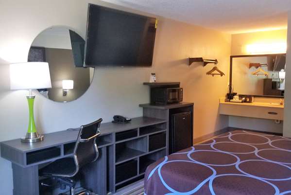  - Super 8 Hotel Brownsburg - I-74, Exit 66