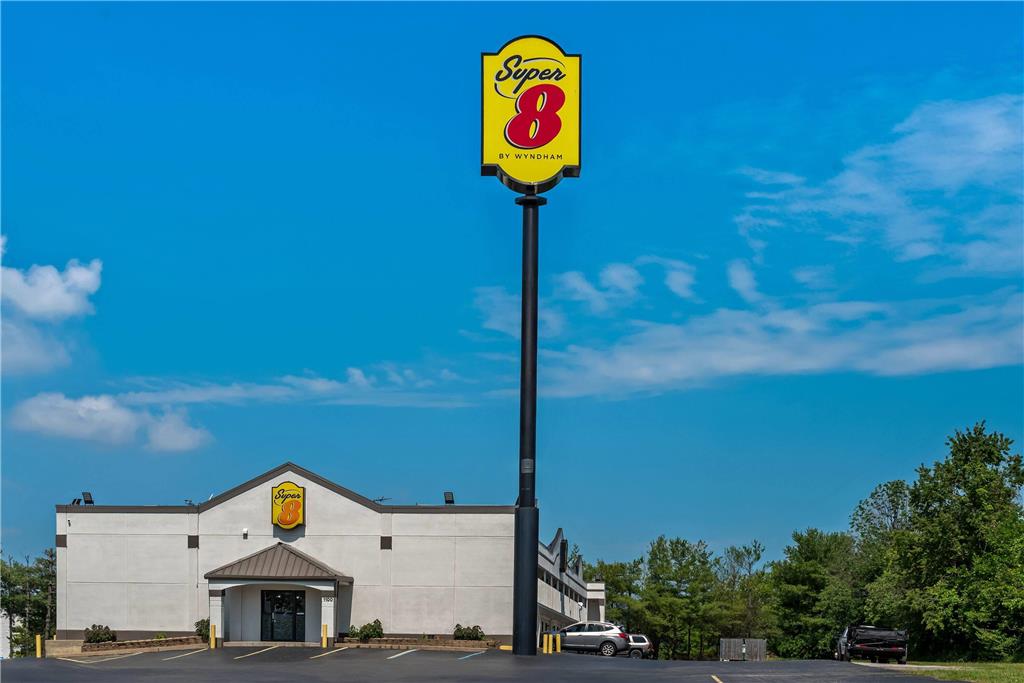 Super 8 Brownsburg/Indianapolis Area