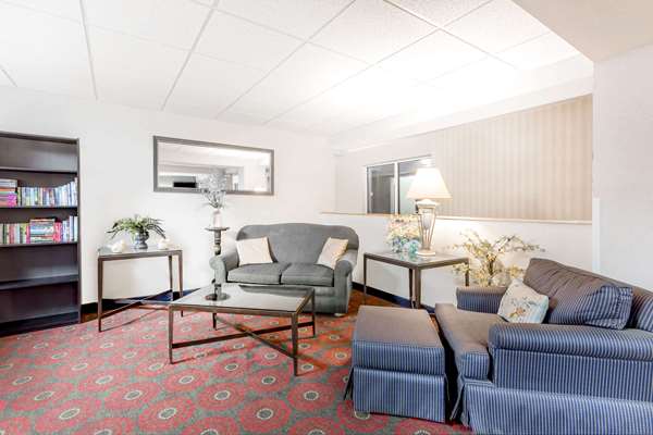 - Days Inn Cedar Falls