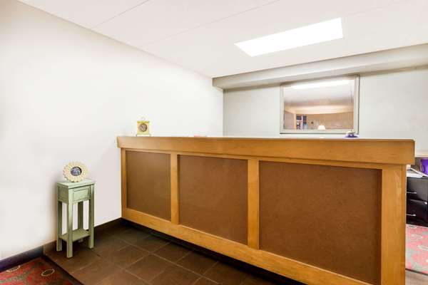  - Days Inn Cedar Falls