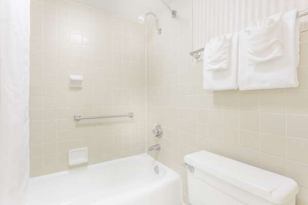  - Days Inn Cedar Falls