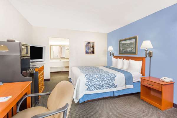  - Days Inn Cedar Falls