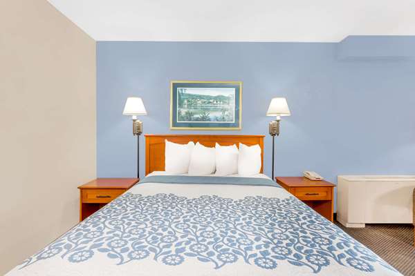  - Days Inn Cedar Falls