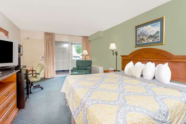  - Days Inn Cedar Falls