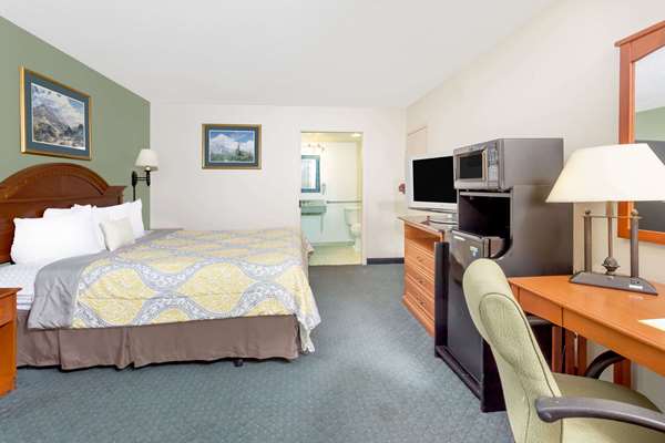  - Days Inn Cedar Falls