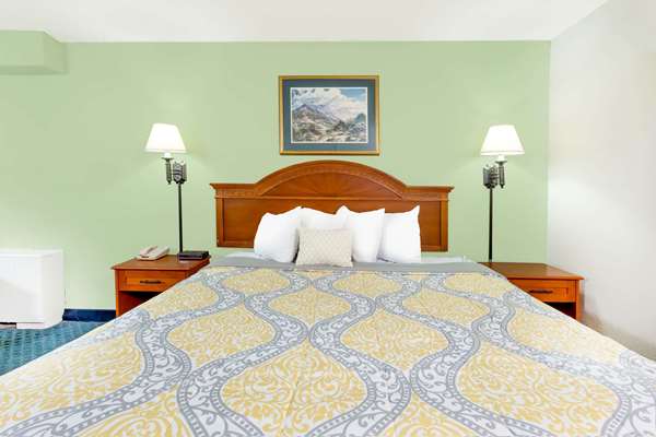 - Days Inn Cedar Falls