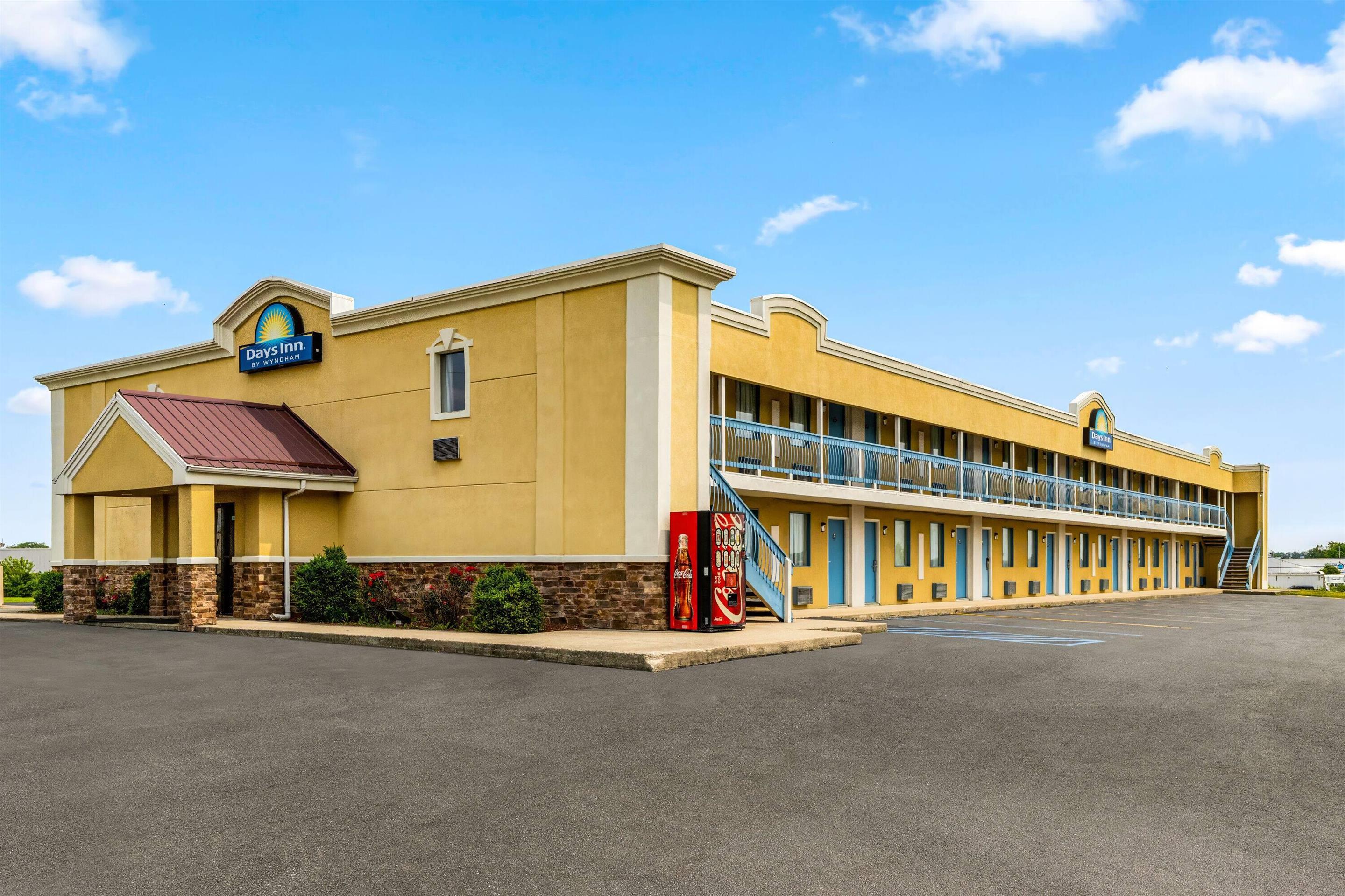 Exterior | Days Inn by Wyndham Fort Wayne