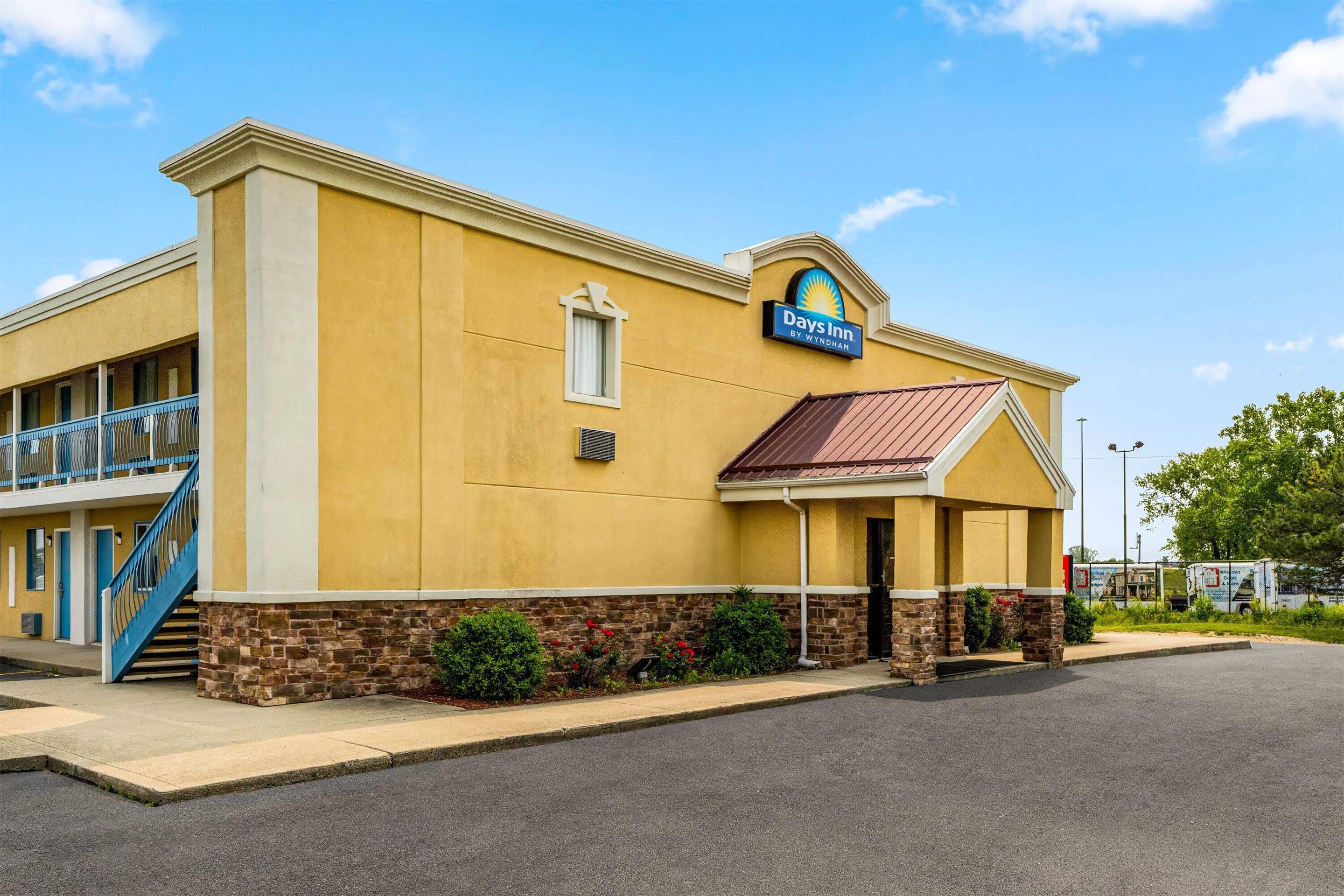 Exterior | Days Inn by Wyndham Fort Wayne
