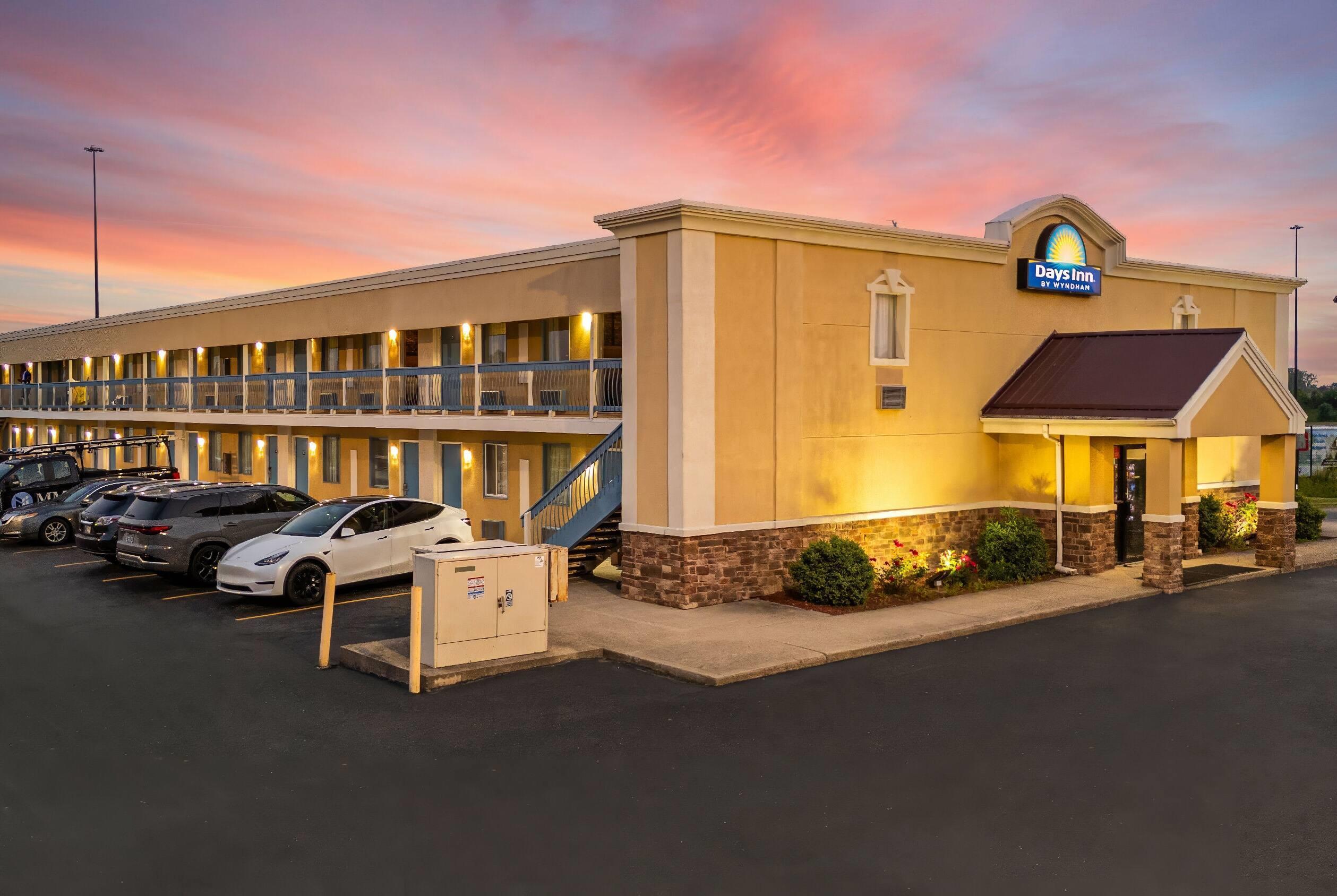 Exterior | Days Inn by Wyndham Fort Wayne
