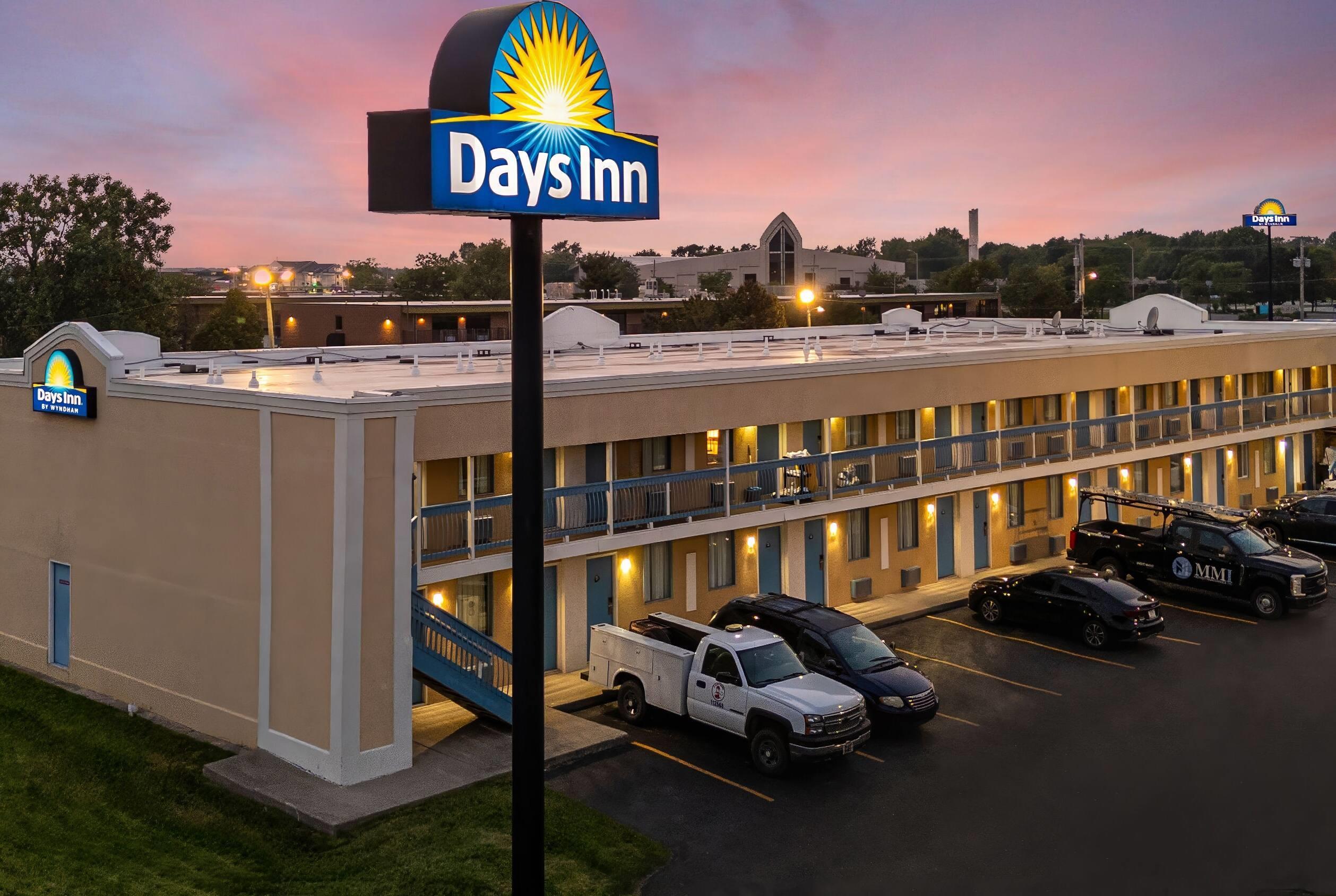 Exterior | Days Inn by Wyndham Fort Wayne