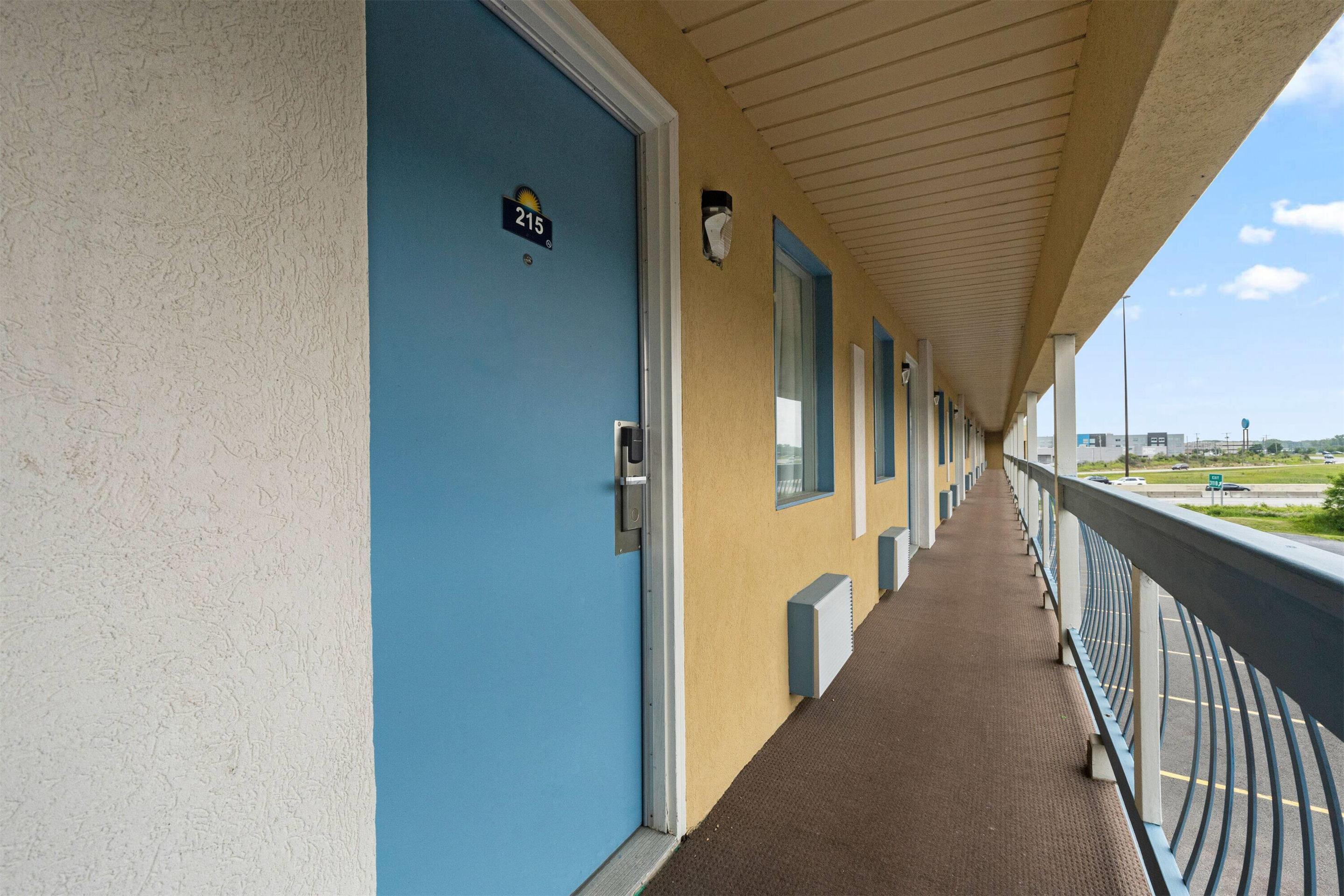 Exterior | Days Inn by Wyndham Fort Wayne