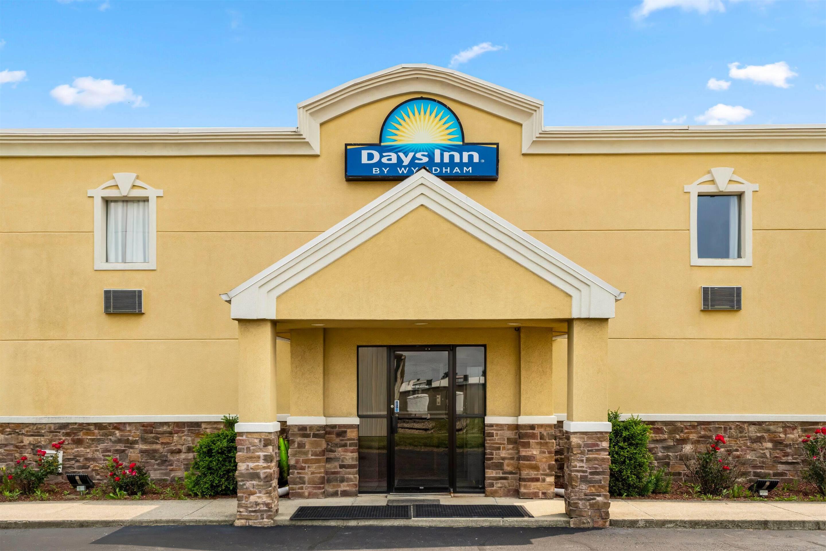Exterior | Days Inn by Wyndham Fort Wayne