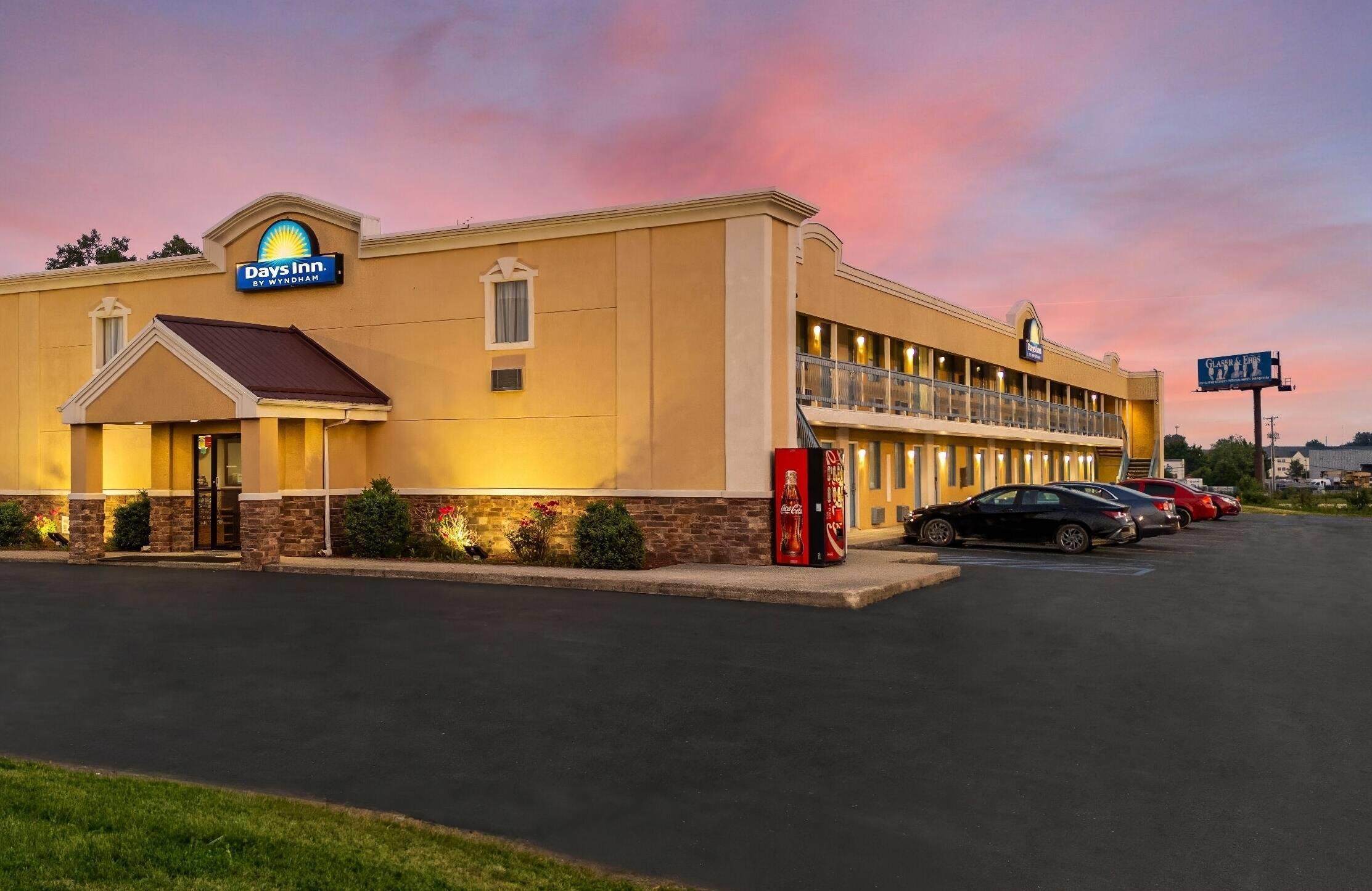 Exterior | Days Inn by Wyndham Fort Wayne