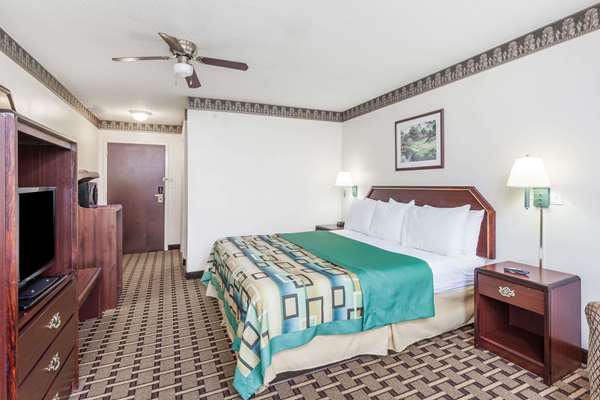  - Days Inn Huntsville