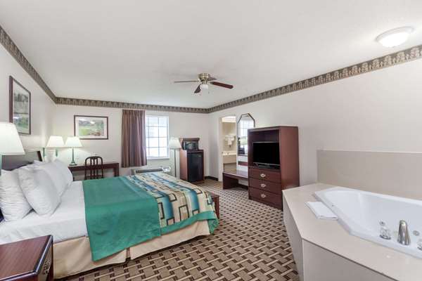 Suite - Days Inn Huntsville