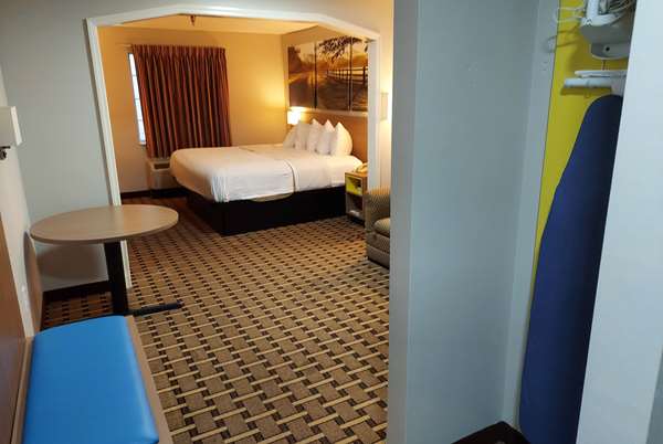  - Days Inn Huntsville