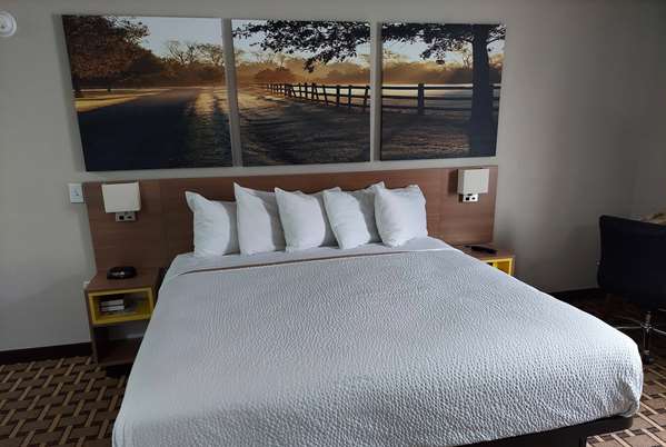  - Days Inn Huntsville