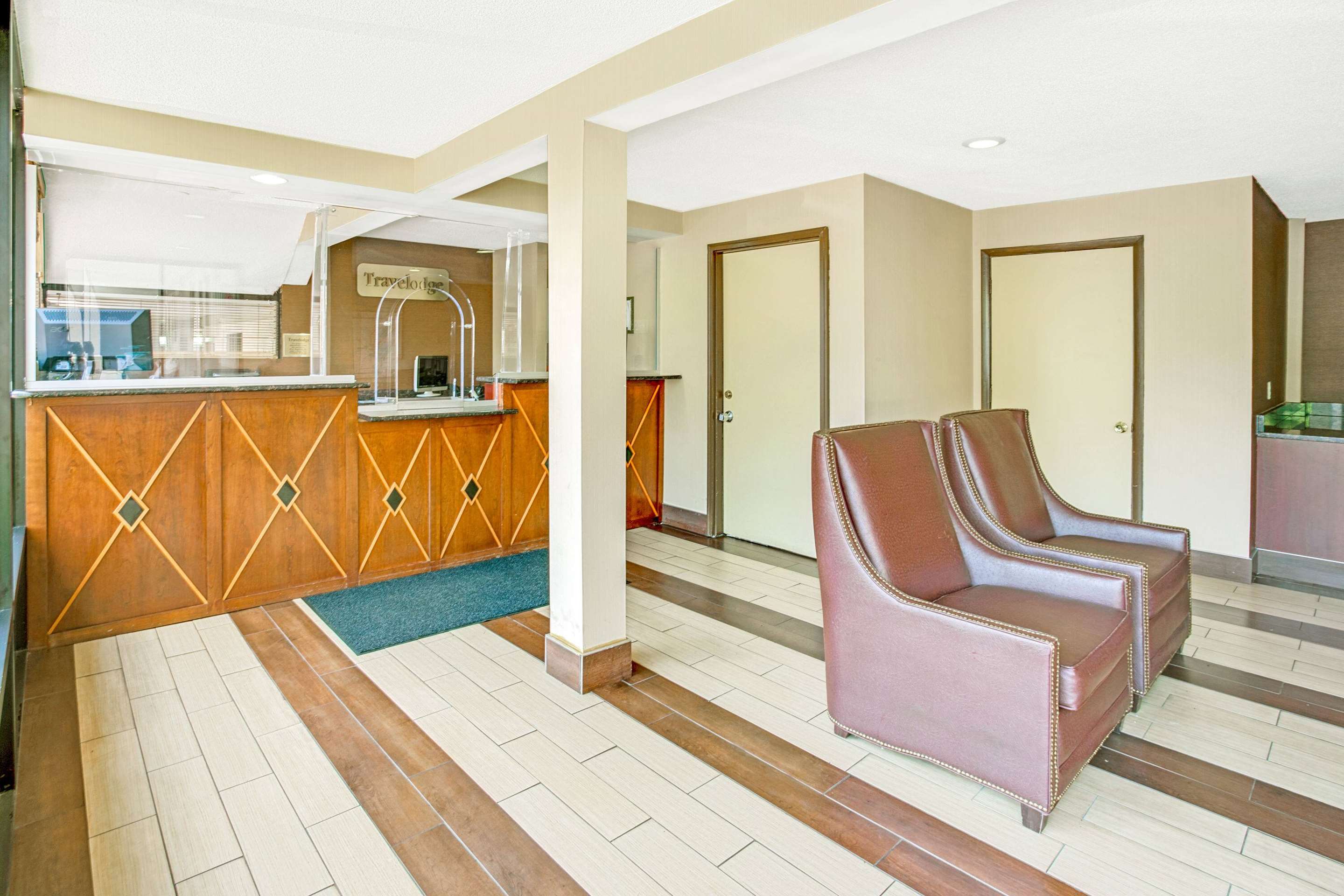 Lobby | Travelodge by Wyndham Silver Spring