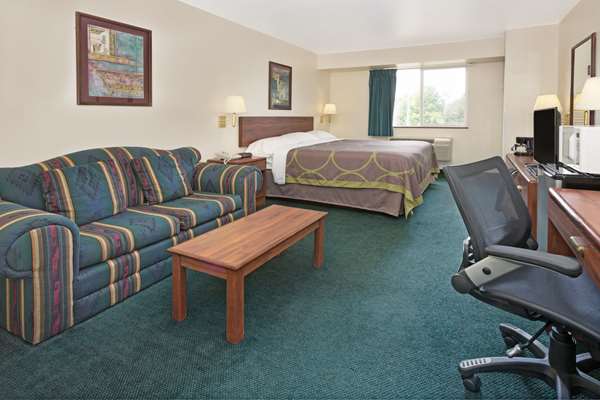  - Super 8 Hotel Windsor