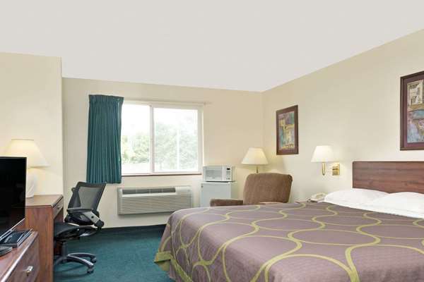  - Super 8 Hotel Windsor