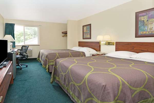  - Super 8 Hotel Windsor