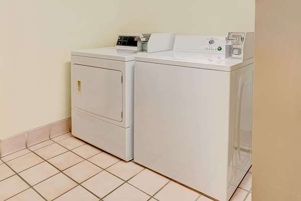  - Super 8 Hotel Windsor