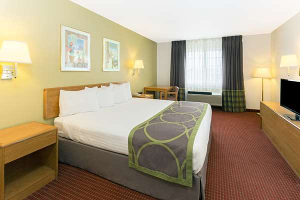  - Super 8 Hotel Verona