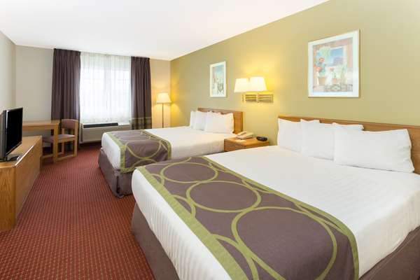  - Super 8 Hotel Verona