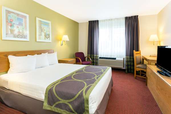  - Super 8 Hotel Verona