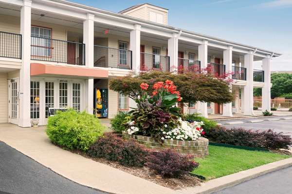 Exterior view - Super 8 Motel Garner - I-40, Exit 312