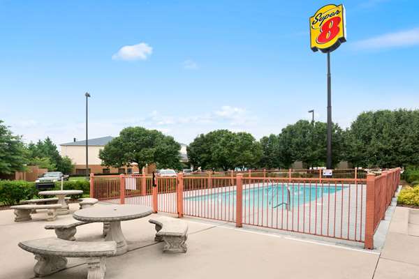 Pool - Super 8 Motel Garner - I-40, Exit 312