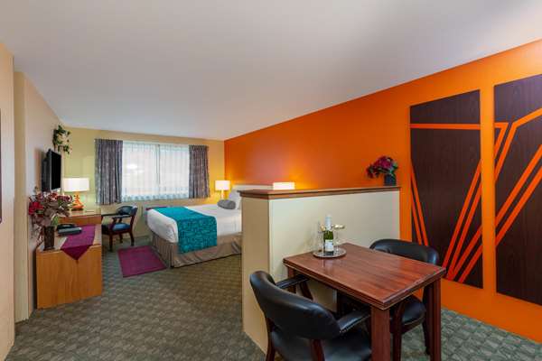 Suite - Howard Johnson Express Inn Leavenworth