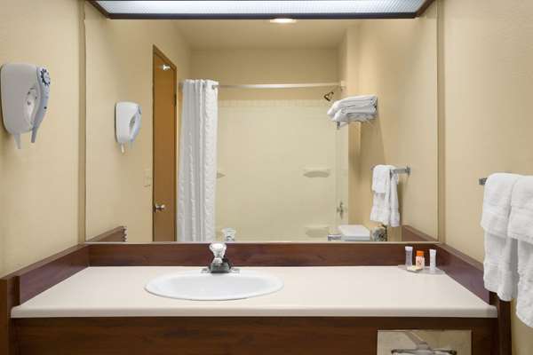  - Howard Johnson Express Inn Leavenworth
