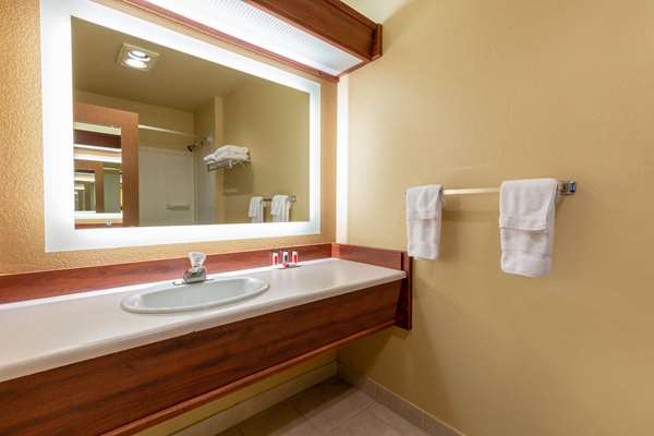  - Howard Johnson Express Inn Leavenworth
