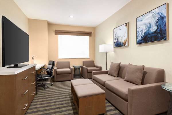 Suite - Wyndham Garden Hotel Anaheim - I-5, Exit 109